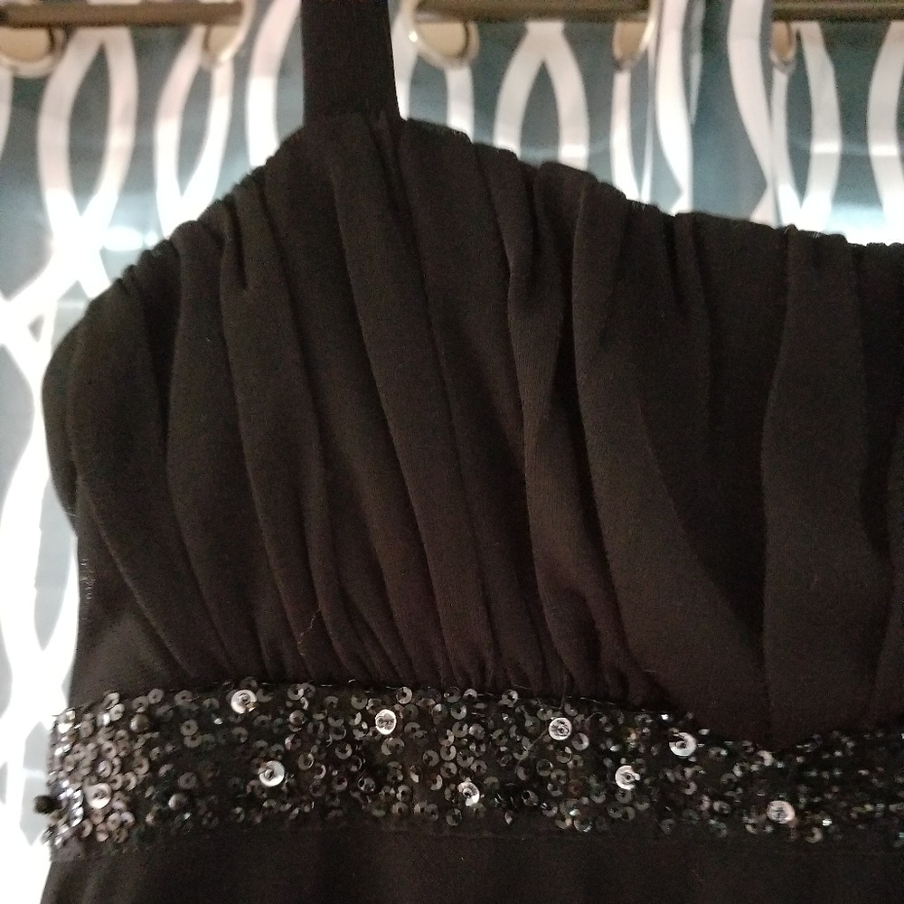 Dress - Picture 4 of 4